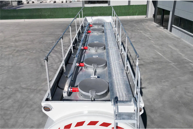 Diversen EFEMMAK Fuel tank semi-trailer 36.000 liter ADR - Semirremolque cisterna: foto 5 Diversen EFEMMAK Fuel tank semi-trailer 36.000 liter ADR - Semirremolque cisterna: foto 5