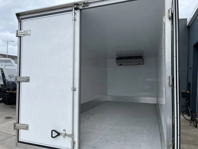 Leasing de Mercedes-Benz Atego 1725 4x4 Refrigerator Truck (1 unit) Mercedes-Benz Atego 1725 4x4 Refrigerator Truck (1 unit): foto 10