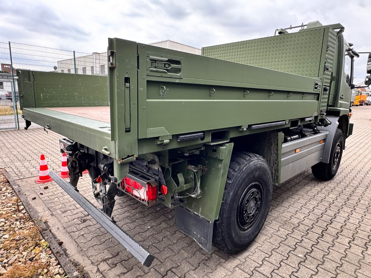 Mercedes-Benz 1018 Atego 4x4 Allrad Camper Expedition - Camión portacontenedore/ Intercambiable: foto 4 Mercedes-Benz 1018 Atego 4x4 Allrad Camper Expedition - Camión portacontenedore/ Intercambiable: foto 4