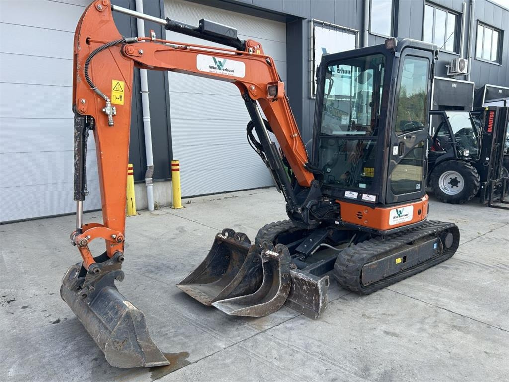 Hitachi ZX33U-6 (7740)  - Miniexcavadora: foto 2 Hitachi ZX33U-6 (7740)  - Miniexcavadora: foto 2