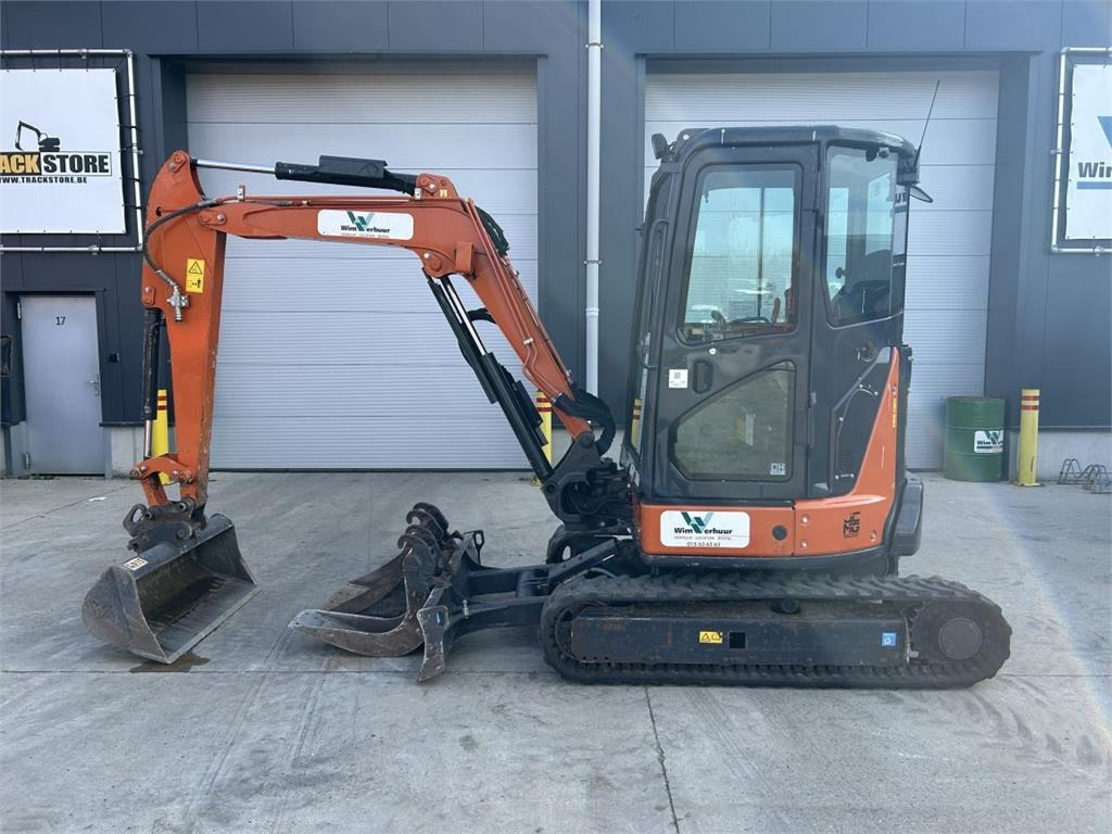 Hitachi ZX33U-6 (7740)  - Miniexcavadora: foto 1 Hitachi ZX33U-6 (7740)  - Miniexcavadora: foto 1