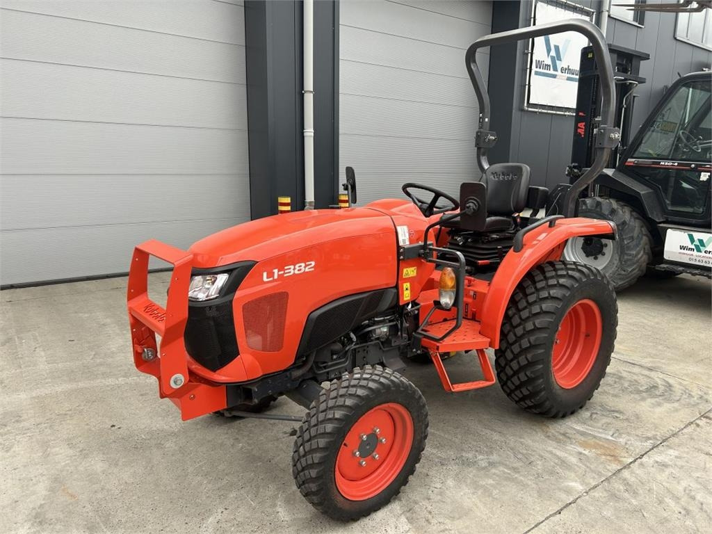 Kubota L1-382 (7325)  - Tractor municipal: foto 1 Kubota L1-382 (7325)  - Tractor municipal: foto 1
