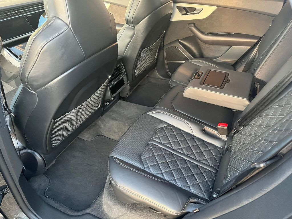 Audi Q8 50 TDI quattro tiptronic 22 Zoll*3xSline*Pano Audi Q8 50 TDI quattro tiptronic 22 Zoll*3xSline*Pano - SUV/ Todoterreno: foto 4 Audi Q8 50 TDI quattro tiptronic 22 Zoll*3xSline*Pano Audi Q8 50 TDI quattro tiptronic 22 Zoll*3xSline*Pano - SUV/ Todoterreno: foto 4