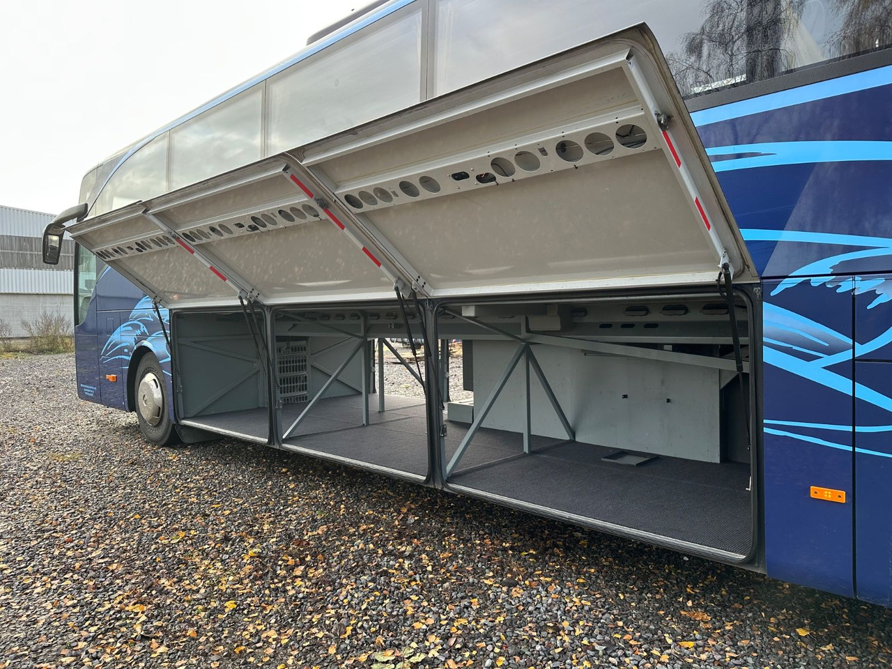 Mercedes-Benz Tourismo O350 17 RHD-L (59Sitze*DE*TOP) - Autocar: foto 4 Mercedes-Benz Tourismo O350 17 RHD-L (59Sitze*DE*TOP) - Autocar: foto 4