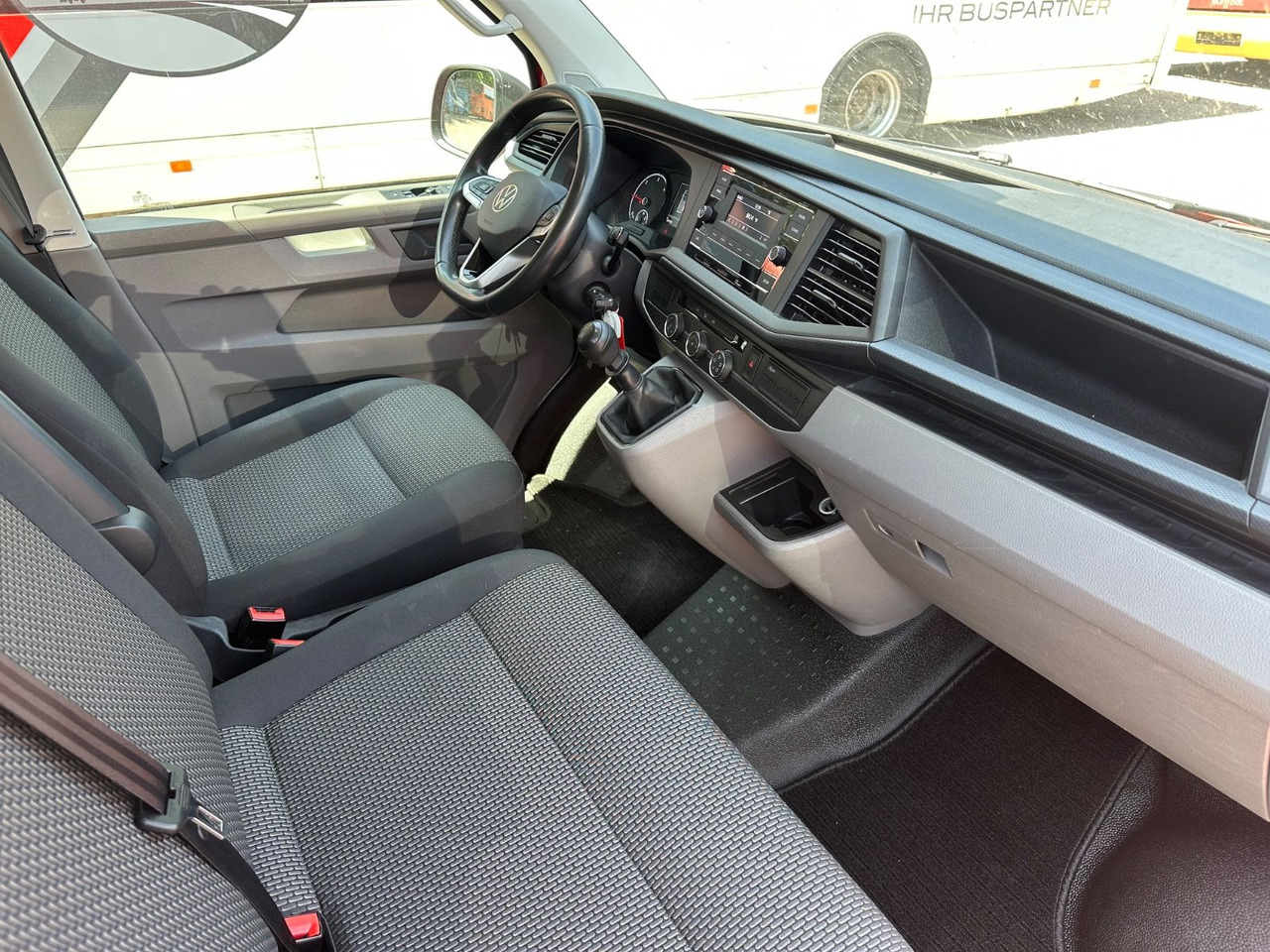 Volkswagen T6 Kombi (PDC Hi*ACC*StandHz*9 Sitzer*AC) - Furgoneta de pasajeros: foto 5 Volkswagen T6 Kombi (PDC Hi*ACC*StandHz*9 Sitzer*AC) - Furgoneta de pasajeros: foto 5